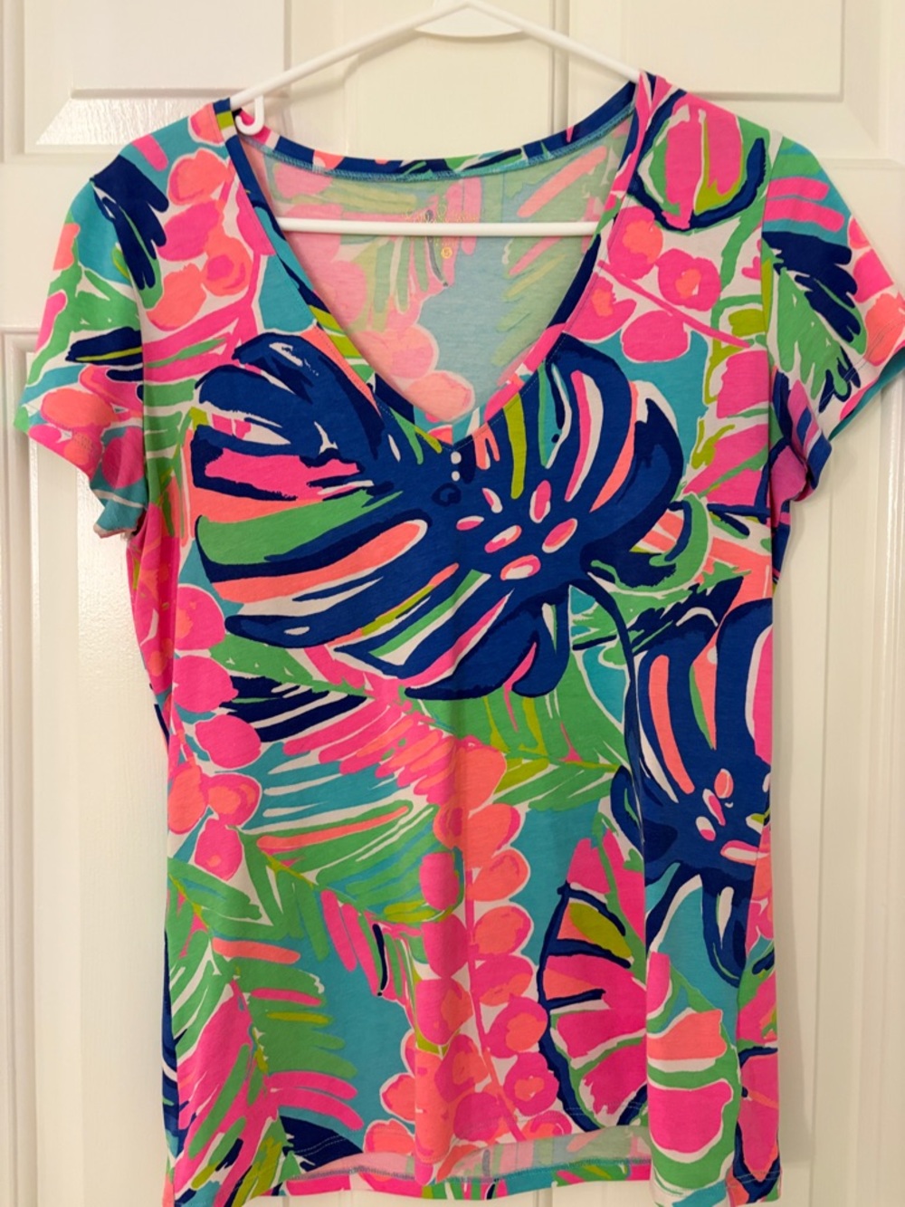 Lilly Pulitzer-Vibrant Tropical V-Neck Tee - Bright Floral Print